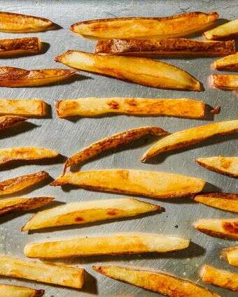 צ'יפס בתנור יכול להיות הבסיס לארוחה מהנה ומשביעה | ריי לופז ; עיצוב אוכל מאת ליסה צ'רקסקי, וושיגנטון פוסט צ'יפס בתנור יכול להיות הבסיס לארוחה מהנה ומשביעה | ריי לופז ; עיצוב אוכל מאת ליסה צ'רקסקי, וושיגנטון פוסט