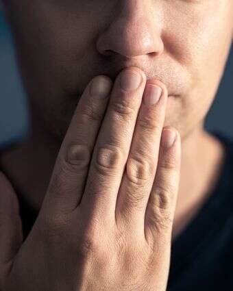 מדבר לשון הרע נחשב כמקולל | שאטרסטוק מדבר לשון הרע נחשב כמקולל | שאטרסטוק