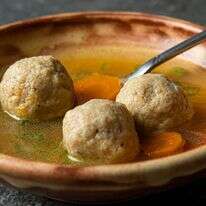 קניידלך ממולאים בכבד קצוץ | שאטרסטוק קניידלך ממולאים בכבד קצוץ | שאטרסטוק