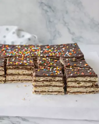 10 דקות עבודה: עוגת מצות ושוקולד שתמיד מצליחה | Dall-E 10 דקות עבודה: עוגת מצות ושוקולד שתמיד מצליחה | Dall-E