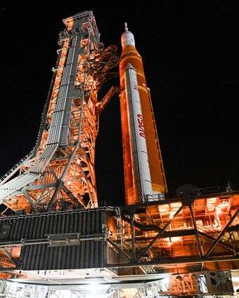 החללית "ארטמיס" של נאסא נערכת להמראה להקפת הירח | Miguel J. Rodriguez Carrillo / GETTY IMAGES NORTH AMERICA / Getty Images via AFP החללית "ארטמיס" של נאסא נערכת להמראה להקפת הירח | Miguel J. Rodriguez Carrillo / GETTY IMAGES NORTH AMERICA / Getty Images via AFP