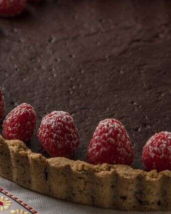 טארט שוקולד עשיר לפסח (ללא קמח) | Goran Kosanovic for The Washington Post. טארט שוקולד עשיר לפסח (ללא קמח) | Goran Kosanovic for The Washington Post.