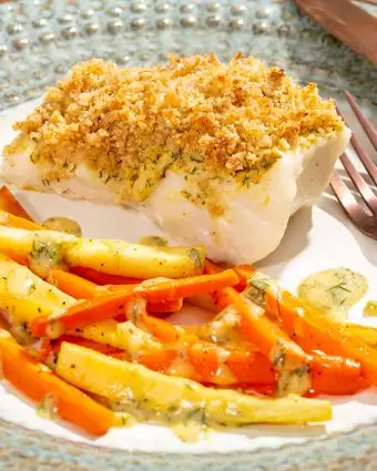 דג בציפוי חזרת עם גזרים, פטרוזיליה וזילוף חרדל-שמיר | לורה צ'ייס דה פורמיני עבור הוושינגטון פוסט דג בציפוי חזרת עם גזרים, פטרוזיליה וזילוף חרדל-שמיר | לורה צ'ייס דה פורמיני עבור הוושינגטון פוסט