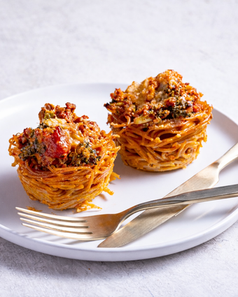 מאפינס פסטה עם בשר ברוטב עגבניות | Scott Suchman/For The Washington Post; food styling by Lisa Cherkasky מאפינס פסטה עם בשר ברוטב עגבניות | Scott Suchman/For The Washington Post; food styling by Lisa Cherkasky