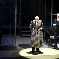 ניצול שואה מעיד מול אייכמן, בהצגה | איציק בירן ניצול שואה מעיד מול אייכמן, בהצגה | איציק בירן