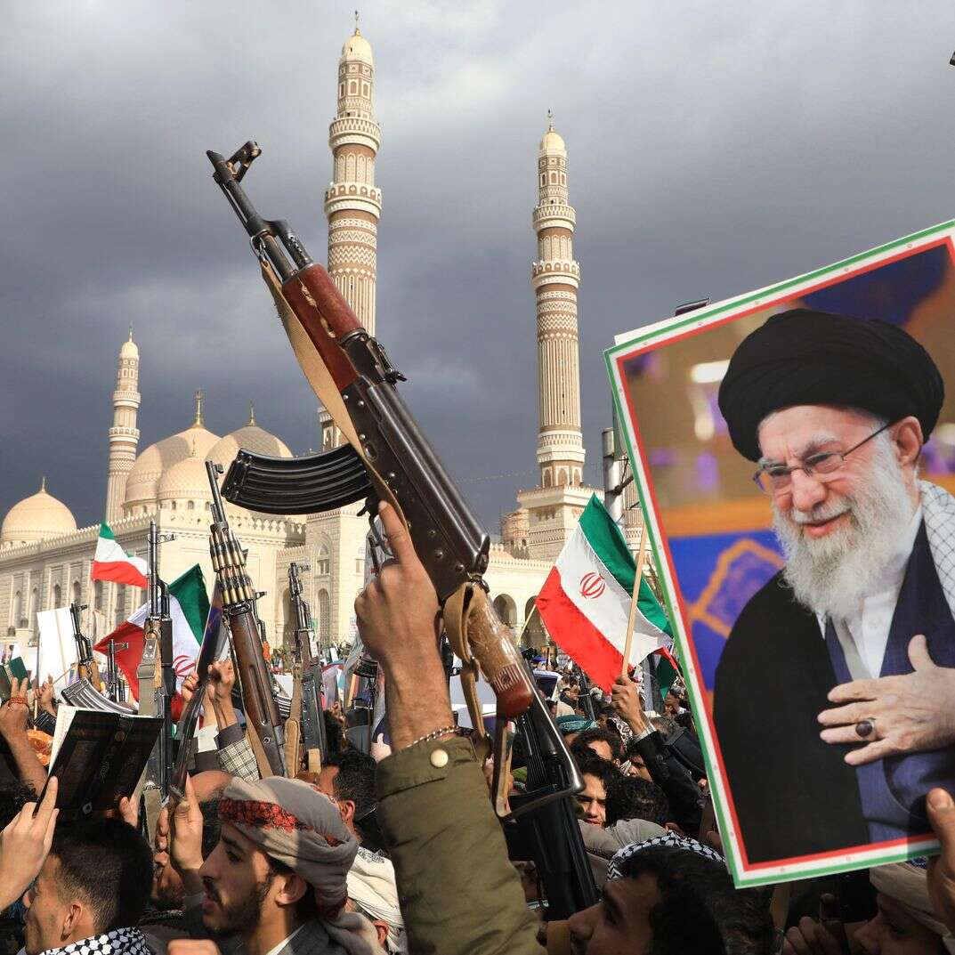 החות'ים בתימן בהפגנת תמיכה במשטר האיראני | EPA החות'ים בתימן בהפגנת תמיכה במשטר האיראני | EPA