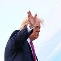 נשיא ארה"ב טראמפ בעלייתו למטוס הנשיאותי, אייר פורס 1 | AFP נשיא ארה"ב טראמפ בעלייתו למטוס הנשיאותי, אייר פורס 1 | AFP