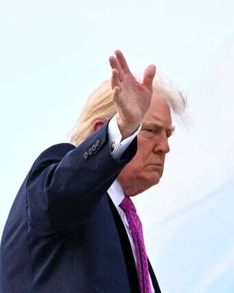 נשיא ארה"ב טראמפ בעלייתו למטוס הנשיאותי, אייר פורס 1 | AFP נשיא ארה"ב טראמפ בעלייתו למטוס הנשיאותי, אייר פורס 1 | AFP