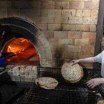 אפיית מצות לפסח בבני ברק | חיים גולדברג - פלאש 90 אפיית מצות לפסח בבני ברק | חיים גולדברג - פלאש 90