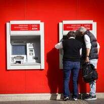 כספומט | מרים אלסטר- פלאש 90 כספומט | מרים אלסטר- פלאש 90