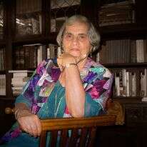 "היא היתה מוקפת באהבה, בהערצה ובחברות מכל הגילים, ואז היא שברה את צוואר הירך". פרופ' רות בן ישראל | אריאלינסון "היא היתה מוקפת באהבה, בהערצה ובחברות מכל הגילים, ואז היא שברה את צוואר הירך". פרופ' רות בן ישראל | אריאלינסון