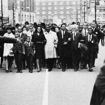 השל (מימין) משתתף בצעדה למען זכויות עובדי תברואה בממפיס, שהתקיימה כמה ימים לאחר רצח מרטין לותר קינג, בהובלת אלמנתו קורטה סקוט קינג | גטי אימג'ס השל (מימין) משתתף בצעדה למען זכויות עובדי תברואה בממפיס, שהתקיימה כמה ימים לאחר רצח מרטין לותר קינג, בהובלת אלמנתו קורטה סקוט קינג | גטי אימג'ס