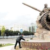 אנדרטה לזכרו של אגרונוב בבאקו | באדיבות קרן סטמאג"י STMEGI אנדרטה לזכרו של אגרונוב בבאקו | באדיבות קרן סטמאג"י STMEGI