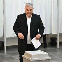 יקטור אורבן מצביע בקלפי | Attila KISBENEDEK / AFP יקטור אורבן מצביע בקלפי | Attila KISBENEDEK / AFP