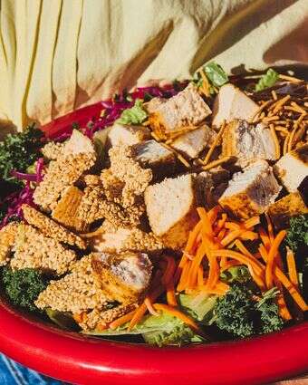 קראנץ' עוף ושומשום, עמוס ב-35 גרם חלבון, מספק טעם תוסס ופריכות משביעה בכל ביס | Business Wire קראנץ' עוף ושומשום, עמוס ב-35 גרם חלבון, מספק טעם תוסס ופריכות משביעה בכל ביס | Business Wire