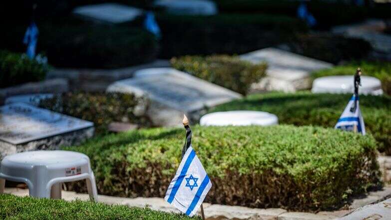 הר הרצל ביום הזיכרון | יונתן זינדל, פלאש 90 הר הרצל ביום הזיכרון | יונתן זינדל, פלאש 90