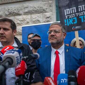 איתמר בן-גביר, מדבר עם התקשורת מחוץ לבית המשפט העליון בירושלים, 15 באפריל 2026 | יונתן זינדל - פלאש 90 איתמר בן-גביר, מדבר עם התקשורת מחוץ לבית המשפט העליון בירושלים, 15 באפריל 2026 | יונתן זינדל - פלאש 90