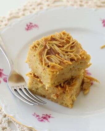 מעט מרכיבים, הרבה זיכרונות: פשטידת אטריות זהובה שאי אפשר להפסיק לאכול | אפרת ליכטנשטט מעט מרכיבים, הרבה זיכרונות: פשטידת אטריות זהובה שאי אפשר להפסיק לאכול | אפרת ליכטנשטט