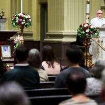 תפילה בכנסייה בארה"ב | AP תפילה בכנסייה בארה"ב | AP