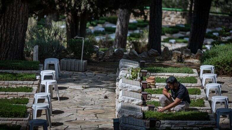 בית העלמין הצבאי בהר הרצל | יונתן זינדל- פלאש 90 בית העלמין הצבאי בהר הרצל | יונתן זינדל- פלאש 90