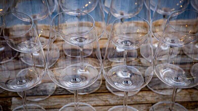 כוסות יין | נתי שוחט, פלאש 90 כוסות יין | נתי שוחט, פלאש 90