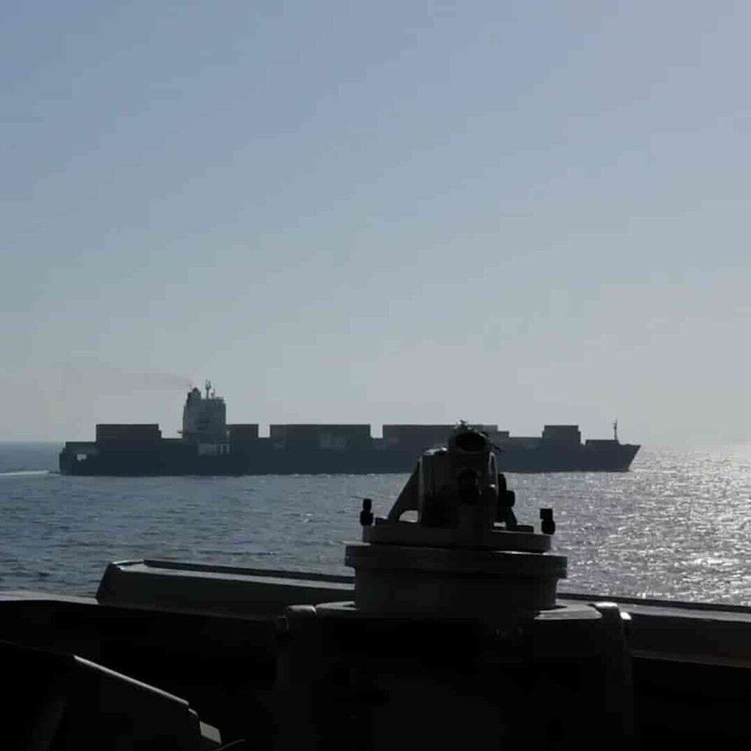 ספינה אמריקנית פוגעת בספינה איראנית המנסה לשבור את המצור | גטי אימג'ס ספינה אמריקנית פוגעת בספינה איראנית המנסה לשבור את המצור | גטי אימג'ס