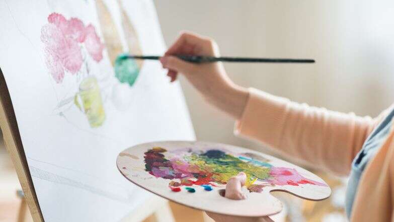 פעילויות יצירתיות כמו נגינה, ריקוד, ציור עשויות להאט את קצב הזדקנות המוח | שאטרסטוק פעילויות יצירתיות כמו נגינה, ריקוד, ציור עשויות להאט את קצב הזדקנות המוח | שאטרסטוק