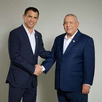 גדי איזנקוט ושאול מרידור, בהכרזתם | דוברות מפלגת "ישר" גדי איזנקוט ושאול מרידור, בהכרזתם | דוברות מפלגת "ישר"