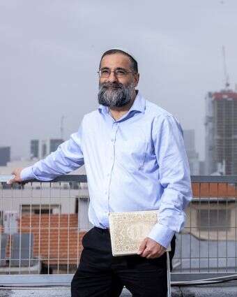 "אני חי בתל־אביב מתוך הבנה שיש לי מה לקבל מהמרחב הזה". אלדר | אריק סולטן "אני חי בתל־אביב מתוך הבנה שיש לי מה לקבל מהמרחב הזה". אלדר | אריק סולטן