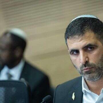 שר התקשורת שלמה קרעי בוועדה המיוחדת לחוק התקשורת בכנסת | יונתן זינדל, פלאש 90 שר התקשורת שלמה קרעי בוועדה המיוחדת לחוק התקשורת בכנסת | יונתן זינדל, פלאש 90