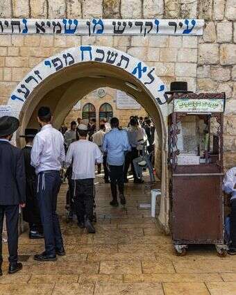 יהודים שהספיקו לעלות לקבר הרשב"י עוד לפני ביטול ההילולא | חיים גולדברג, פלאש 90 יהודים שהספיקו לעלות לקבר הרשב"י עוד לפני ביטול ההילולא | חיים גולדברג, פלאש 90
