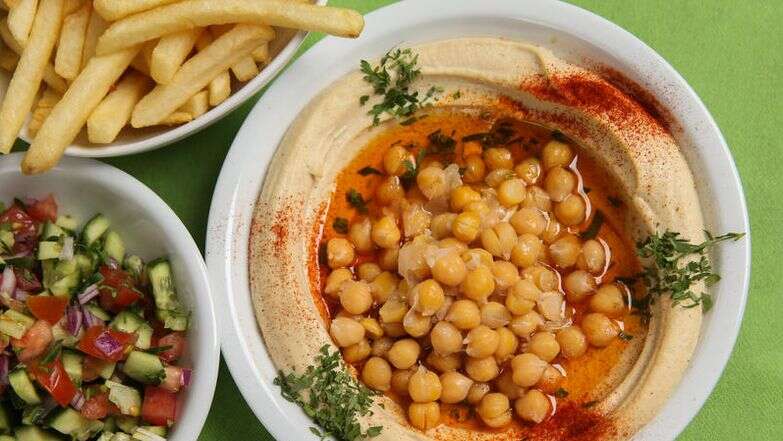 צלחת חומוס במסעדת בשכונת הגבעה הצרפתית בירושלים | נתי שוחט/Flash90 צלחת חומוס במסעדת בשכונת הגבעה הצרפתית בירושלים | נתי שוחט/Flash90