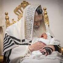 הרב צבי קושלבסקי בן ה-88, ראש ישיבה חרדי ליטאי, בברית המילה של בנו הבכור | חיים גולדברג, פלאש 90 הרב צבי קושלבסקי בן ה-88, ראש ישיבה חרדי ליטאי, בברית המילה של בנו הבכור | חיים גולדברג, פלאש 90