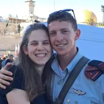 איתמר ספיר הי"ד, עם אשתו רואי בכותל המערבי בירושלים | באדיבות המשפחה איתמר ספיר הי"ד, עם אשתו רואי בכותל המערבי בירושלים | באדיבות המשפחה