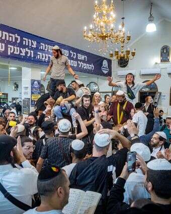 חוגגים בקבר רבי נחמן באומן, אוקראינה | Chaim Goldberg/Flash90 חוגגים בקבר רבי נחמן באומן, אוקראינה | Chaim Goldberg/Flash90