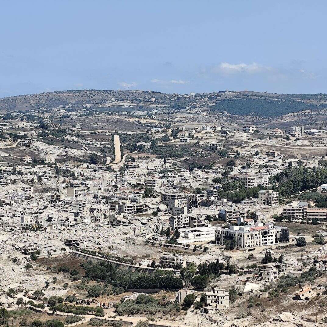 אמל"ח ותחמושת בכל בית. בינת־ג'בייל | אליהו גליל אמל"ח ותחמושת בכל בית. בינת־ג'בייל | אליהו גליל