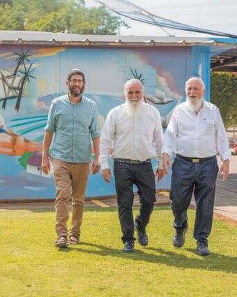 אנחנו לא בגוש, אבל הגוש ניצח דף הבית | יוסי אלוני אנחנו לא בגוש, אבל הגוש ניצח דף הבית | יוסי אלוני