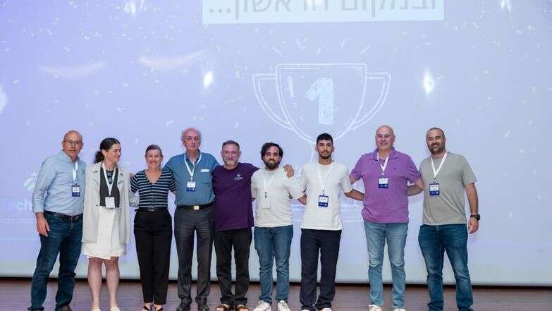 הצוות הזוכה עם חבר השופטים | אלעד וינברג הצוות הזוכה עם חבר השופטים | אלעד וינברג