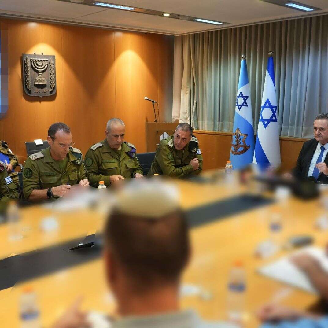שר הביטחון כ"ץ בהערכת מצב עם ראשי מערכת הביטחון | אלעד מלכה, משרד הביטחון שר הביטחון כ"ץ בהערכת מצב עם ראשי מערכת הביטחון | אלעד מלכה, משרד הביטחון