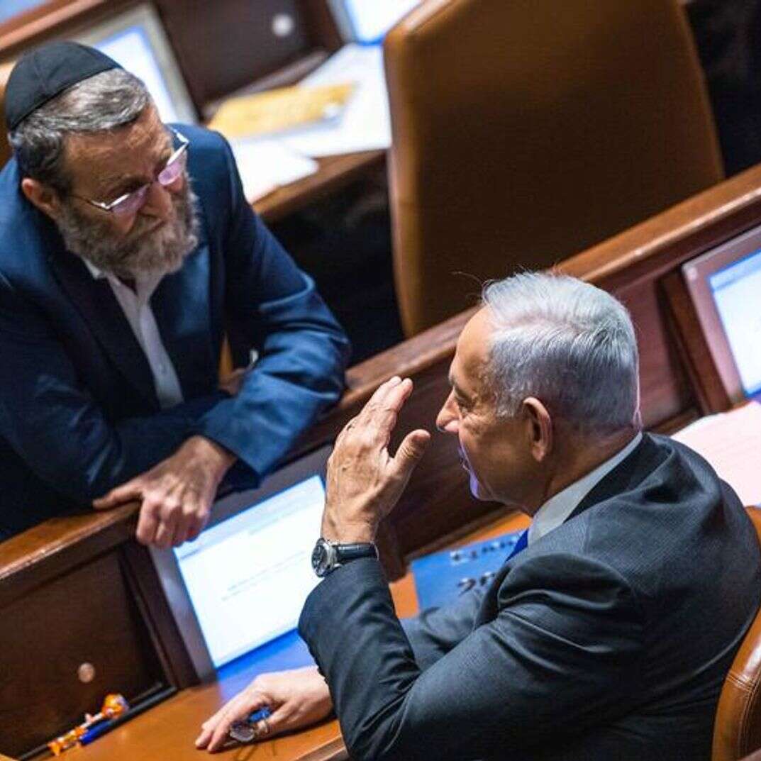 ראש הממשלה בנימין נתניהו וחבר הכנסת משה גפני | אלובייה פיטוסי, פלאש 90 ראש הממשלה בנימין נתניהו וחבר הכנסת משה גפני | אלובייה פיטוסי, פלאש 90