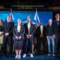יועז הנדל, חילי טרופר וחברי מפלגת "המילואימניקים" | יונתן זינדל, פלאש 90 יועז הנדל, חילי טרופר וחברי מפלגת "המילואימניקים" | יונתן זינדל, פלאש 90