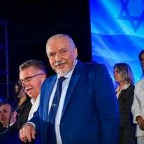 ח"כ אביגדור ליברמן וחברי מפלגת ישראל ביתנו, לקראת הבחירות לכנסת | אבשלום ששוני, פלאש 90 ח"כ אביגדור ליברמן וחברי מפלגת ישראל ביתנו, לקראת הבחירות לכנסת | אבשלום ששוני, פלאש 90