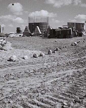 "חשנו את משק כנפי ההיסטוריה". קיבוץ בארי, 1947 | זולטן קלוגר, לע"מ "חשנו את משק כנפי ההיסטוריה". קיבוץ בארי, 1947 | זולטן קלוגר, לע"מ