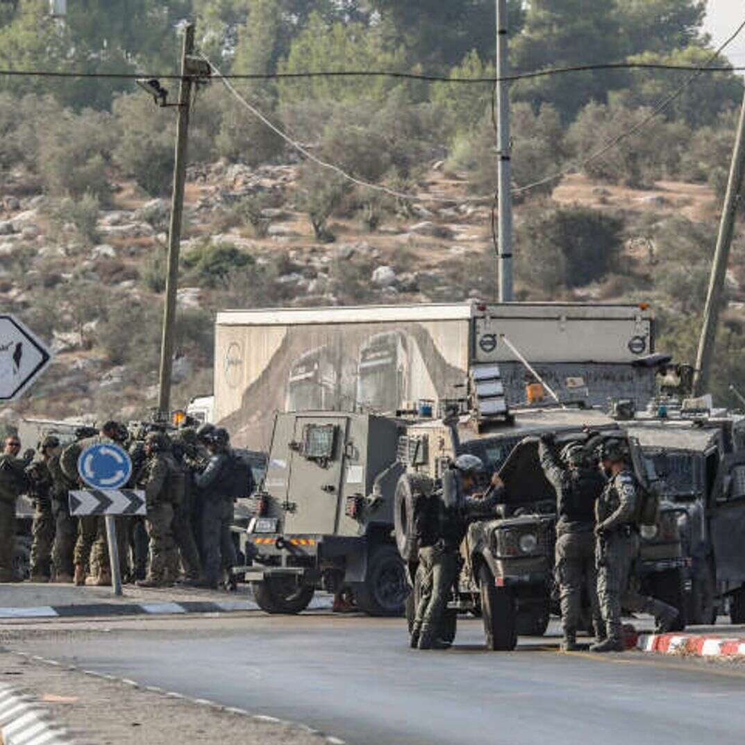 זירת הפיגוע במחסום תרקומיא שבו נרצחו שלושת השוטרים, 1 בספטמבר 2024 | Wisam Hashlamoun, Flash90 זירת הפיגוע במחסום תרקומיא שבו נרצחו שלושת השוטרים, 1 בספטמבר 2024 | Wisam Hashlamoun, Flash90