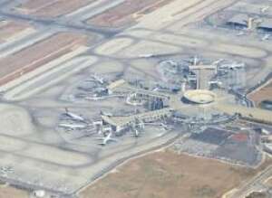  Chris Hoare - Overflying Ben Gurion Airport, CC BY 2.0, https://commons.wikimedia.org/w/index.php?curid=48231929