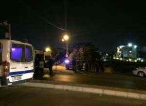 סמוך לזירת האירוע בעמאן (צילום: AP) סמוך לזירת האירוע בעמאן (צילום: AP)