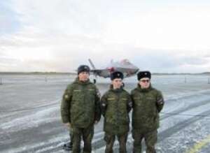 	The visit marked the first time Russian officers were allowed to see Norway?s new fighter jets. PHOTO: Forsvaret	 