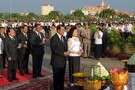 בכירי השלטון בטקס הזיכרון בקמבודיה. בכירי השלטון בטקס הזיכרון בקמבודיה.