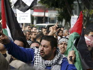 מפגינים בניקוסיה נגד פעולות צה''ל בעזה מפגינים בניקוסיה נגד פעולות צה''ל בעזה