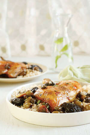 עוף בשזיפים וזיתים עוף בשזיפים וזיתים